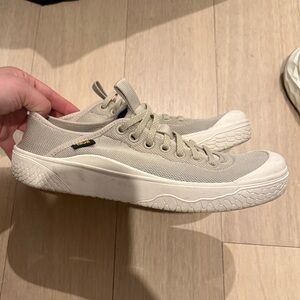 Teva Women's Terra Canyon Mesh size 8 Light Tan Sneakers